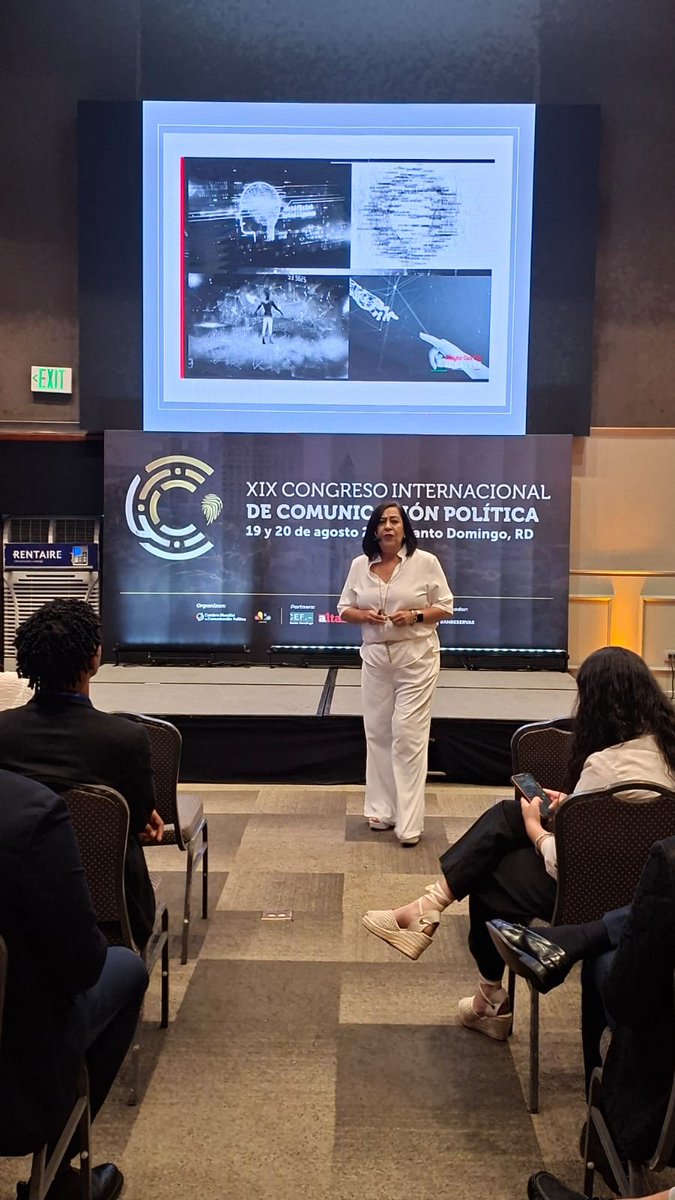 CumbreCP's tweet photo. 📍Día 2 #CongresoRD

@MayteGMiravete -. SER, DECIR, LIDERAR. Arquitectura de sentido para tiempos de desconfianza 

"Las palabras y el discurso correcto son los que definen la percepción pública. Quien le pone nombre a la realidad, domina el escenario político." https://t.co/PoqCXegPR8
