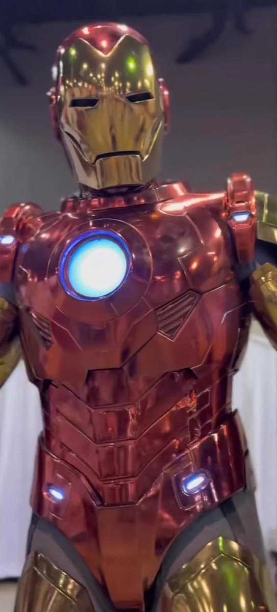 NevskyDynamo's tweet photo. Esse deve ser o melhor cosplay do homem de ferro das HQs que eu já vi https://t.co/BaJf8oDzsZ