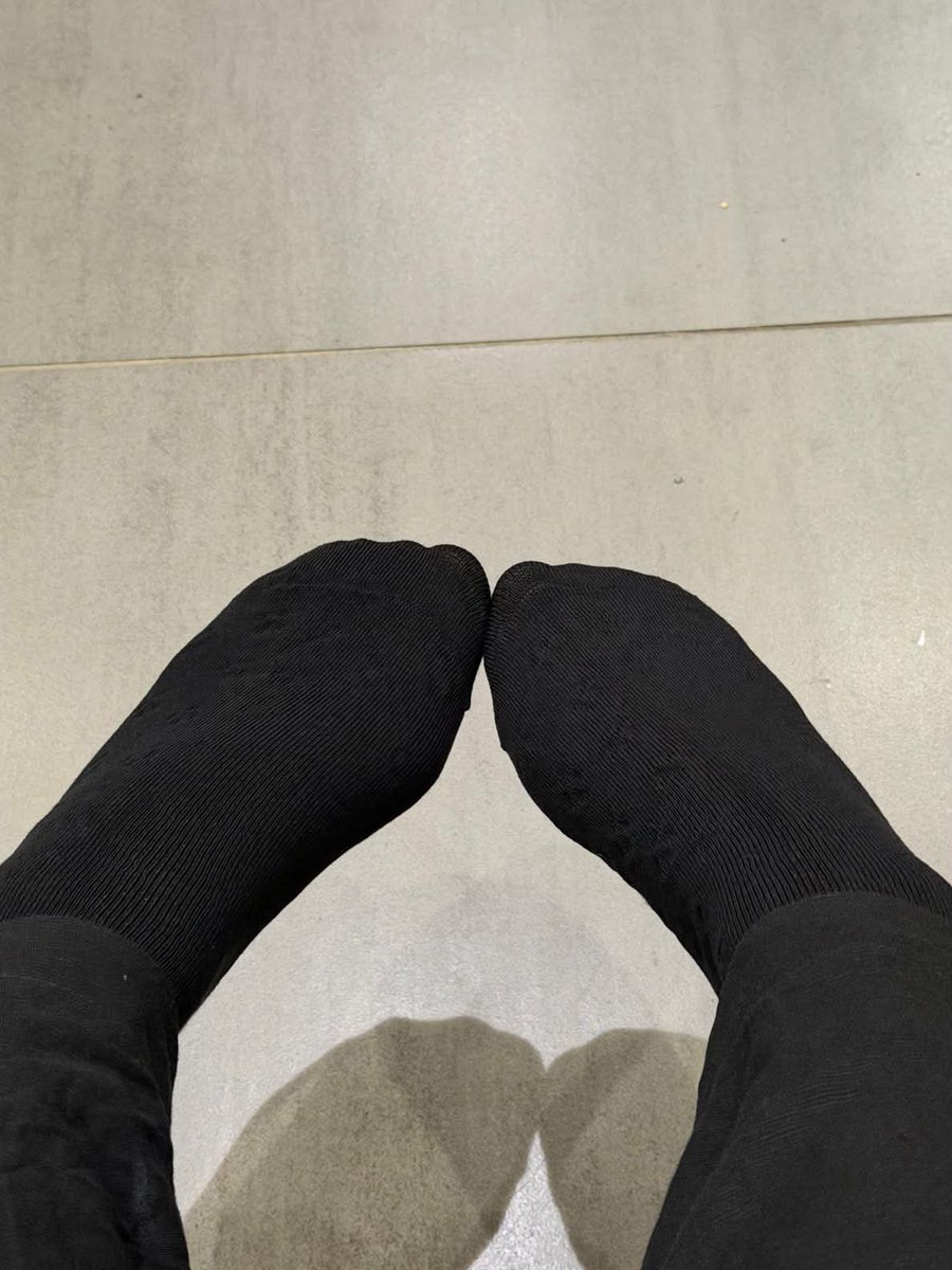 Afrnamaisrh's tweet photo. Legaaaa wehhh kaki lepas pakai ni dah tak sakitt or cramppp even berjalan lamaaaa!!! rasa suam sampai betisss macam orang urutkann bawak gi umrah bagi mak ni memang terus jadi anak kesayangannnnn 😭🫶🏻 https://t.co/0XoI2EKK9N