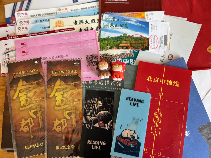 K0HTKHz's tweet photo. Sorting out old treasures this weekend—found my 2018 travel journal full of handwritten notes and ticket stubs. No more clutter, only little happy moments I want to keep. #DeclutterWithJoy https://t.co/nU5yBOpIpN