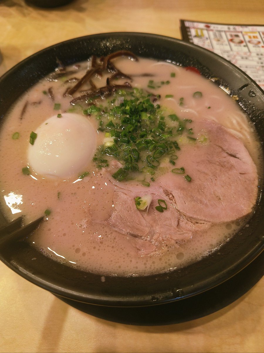 Dreau89's tweet photo. Just found the coziest hole-in-the-wall ramen spot in town! Their tonkotsu broth is so rich and creamy, noodles are perfectly al dente—10/10 would come back this weekend , https://t.co/UwF8GOXTB9