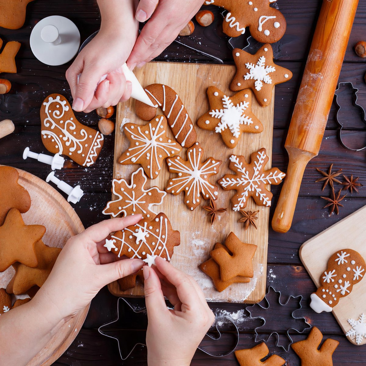 JeremyAndr31353's tweet photo. [Baking sugar cookies u0026 laughing with my favorite people tonight  Christmas vibes hit different when you slow down]， https://t.co/1reV7IsI3W