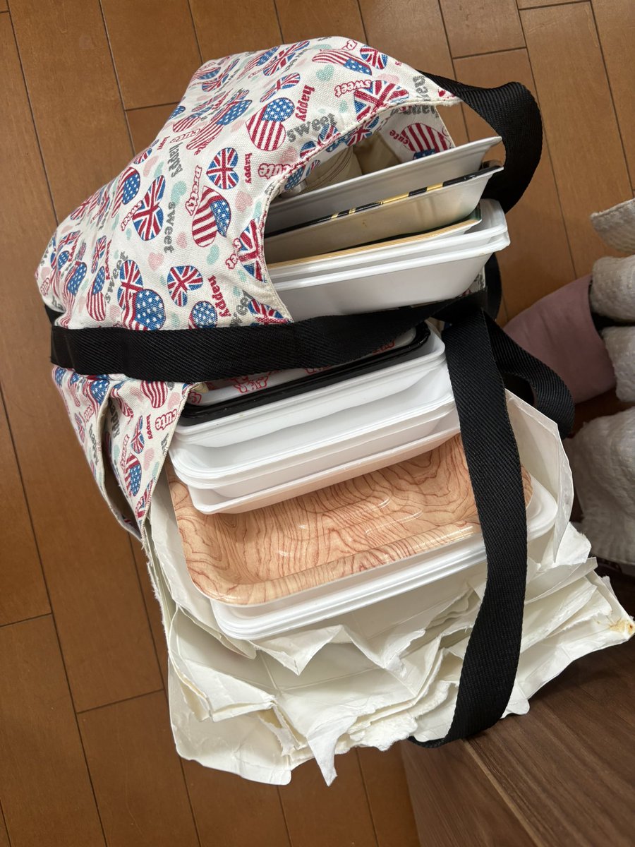 haz_am's tweet photo. 【183日目・1278個】
リサイクル23❗️
運用は検索&amp;ダンナ助言で定期2本とロボ投資にした。NISA始めるの遅すぎ💦 
今日はウェルスナビの口座ができた連絡が来たので早速入金10,000円w
これから、10年かけてパート代と今までの預金を移して貯めていく予定。
#1日1捨 https://t.co/D4zk4k8Cf1