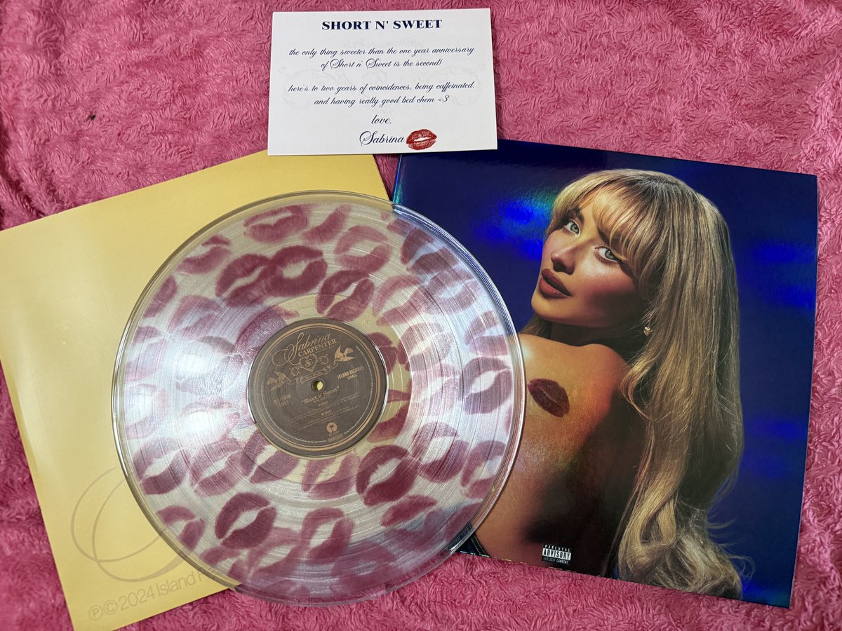 thewineyoulike's tweet photo. @TeamSabrina @SabrinaAnnLynn THANK YOU SO SO MUCH!!! this genuinely made my entire week. i know she said don’t, but im smiling so big :) i love this album and i love you. time to go pour an espresso and listen to my record ☕️🎶💋💙 https://t.co/NlHtthGyd4