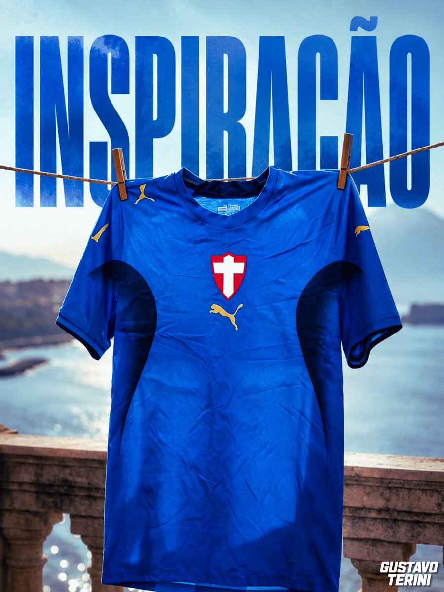 gustavoterini's tweet photo. 🚨 ATENÇÃO!

Terceira camisa do Palmeiras, que será lançada nesta sexta-feira (21), terá como inspiração a camisa da Seleção Italiana de 2006, campeã da Copa do Mundo.

O modelo terá:
• Design semelhante ao uniforme italiano de 2006
• Fonte parecida para nomes e números
• Escudo da Cruz de Savoia centralizado
• Logo da Puma abaixo do escudo
• Detalhes em dourado

A camisa fará sua estreia no domingo (23), contra o Vasco, pelo Brasileirão.

🗞️ @onossopalestra | @Infos_palestra