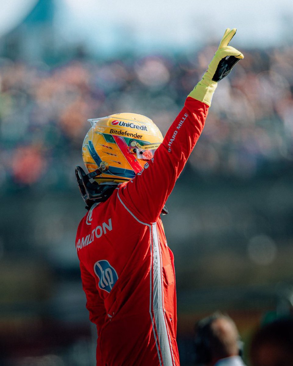 MONDOFERRARI_'s tweet photo. Hamilton carico dopo la pausa estiva: «È stata la pausa più diversa di sempre. Prima facevo una o due settimane di festa, stavolta ho alzato l'asticella allenandomi per tre settimane. Torno nella migliore forma di sempre nei miei 20 anni in F1». https://t.co/m157NErhbu