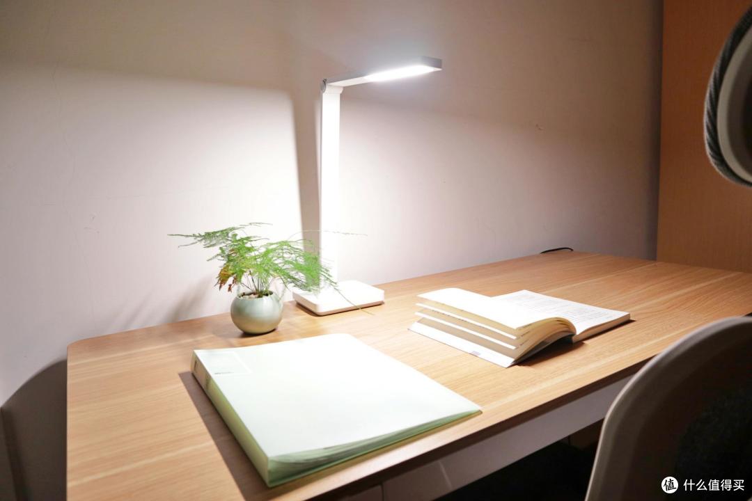 UaserMohamed's tweet photo. Tiny desk, big vibe—this organized corner makes work feel like joy, not chore. No clutter, just good vibes u0026 a clear mind. https://t.co/1IkLh3uNWb