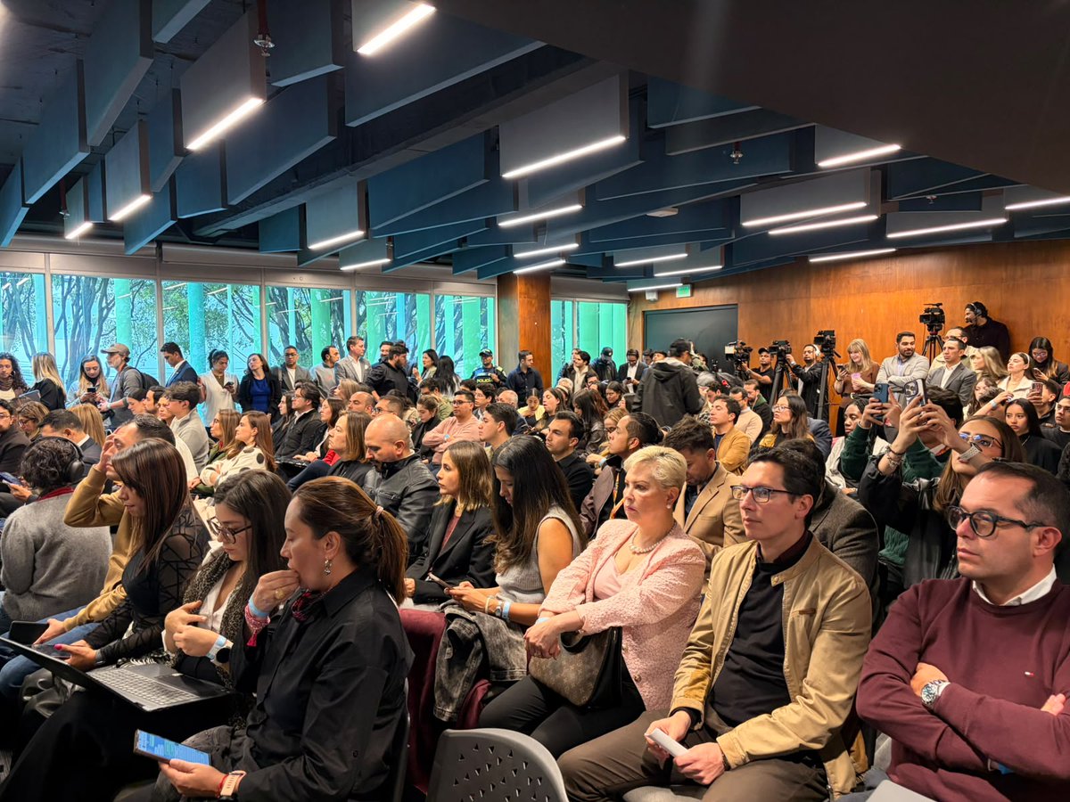 SamirBedoya's tweet photo. Foro "¿Cómo se financia una ciudad inteligente?" en la Universidad EAN. 

Una ciudad inteligente también sabe leer el momento: hoy la prioridad es la emergencia. La reforma tributaria puede esperar. 

Siga la transmisión aquí 👉 https://t.co/aEFEogaYFq

#EnPausa #NoEsElMomento https://t.co/FLyrxPZCZd