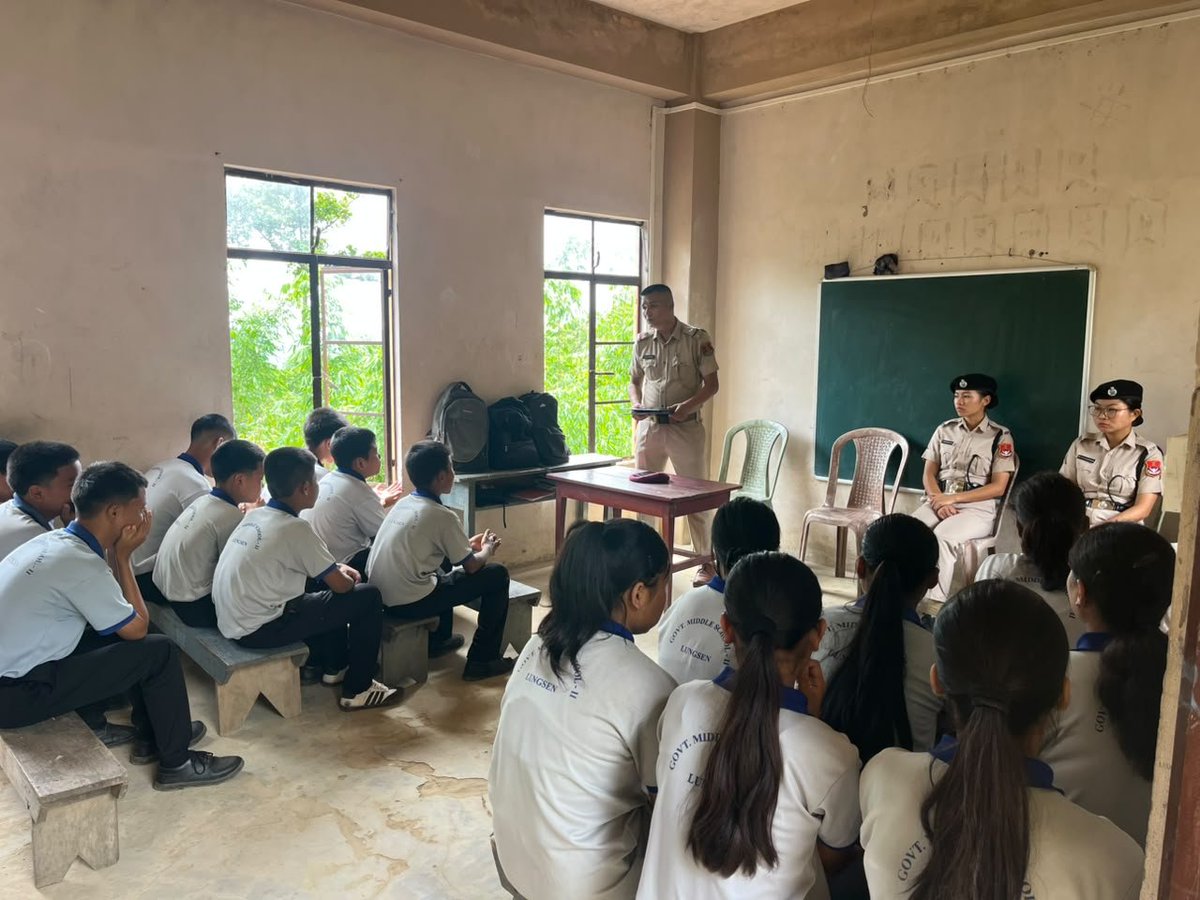 mizorampolice's tweet photo. Drugs awareness campaign conducted today at Gov't Middle School - II, Lungsen, Lunglei District. https://t.co/ZEAGYRxgjI