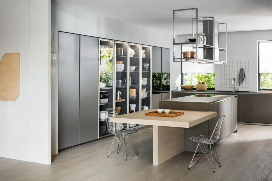 MahamedRada38's tweet photo. Just finished organizing the messy kitchen cabinets—every plate and cup has its spot, and I’m already craving my next snack https://t.co/ljvi9ftgbB