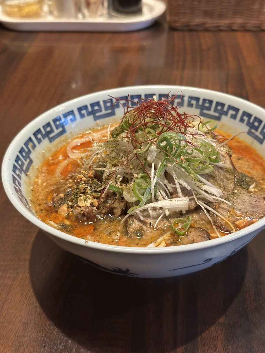 6319Dia's tweet photo. 昨日から暑さぶり返してまふ、そして蒸し蒸し、火をいっぱい使う厨房の老体にはこたえます、よろしくお願いします。😅
元祖酒粕担々麺のきんちゃんのまかないシリーズ！山椒山盛りシビからチャーシュー担々麺でーす😊＃kyoto#fushimiinari#町中華#dinner https://t.co/5pN7PQy4xi