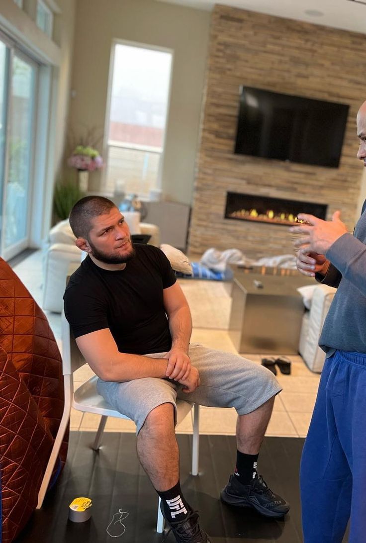 weluvmocha's tweet photo. khabib wearing the outfit of a 16 year old boy in the us https://t.co/ycor3tGMNW