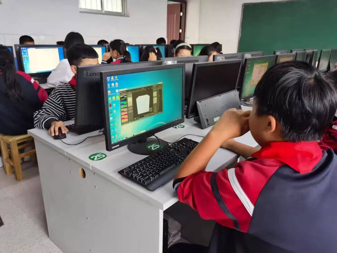 Anatomii4's tweet photo. Great news! Our tech club's coding workshop for beginners is this Saturday, 2-4 PM at the campus library. No experience needed—just bring your curiosity and we'll teach you the basics to build your first simple website! Join us now! https://t.co/HkYVCK4K7A