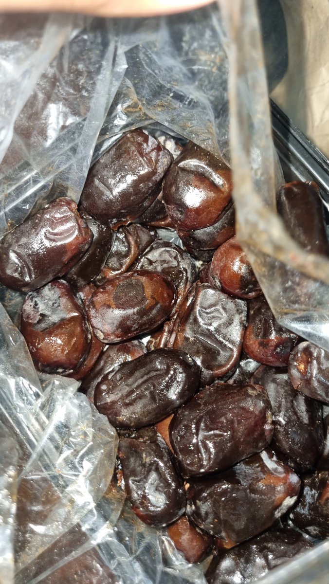itsashishkr's tweet photo. @Swiggy @FDA_MAHARASHTRA
Recieved Happilo brand Kimia Dates through Instamart which has strong stale/foul smell/  unfit for consumption. support says nothing could be done.
This is a food-quality/safety issue,  normal retained the product for investigation. Pls look. https://t.co/rPWTzCTPsK
