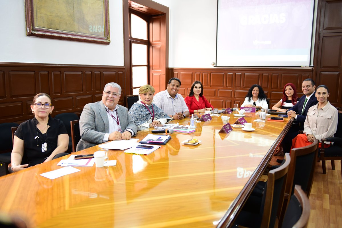 leobardorj's tweet photo. #Entérate 🗣️ | Durante la sesión ordinaria de la Comisión de Bienestar, aprobamos el acta correspondiente al mes de julio y analizamos el informe sobre los programas sociales implementados en lo que va del año, las acciones realizadas como parte de estos y los resultados obtenidos en beneficio de la ciudadanía. 📑

En este ejercicio participaron Norma Hilda Bravo Ramírez, subsecretaria de Desarrollo, Promoción y Vinculación Ciudadana, y Salvador Sánchez Trujillo, subsecretario de Bienestar Social.

Refrendamos nuestro compromiso de dar seguimiento a las acciones destinadas a mejorar la calidad de vida de las familias poblanas. 👨‍👩‍👧‍👦

#PueblaCapital #Bienestar #ProgramasSociales #TrabajoEnComisiones