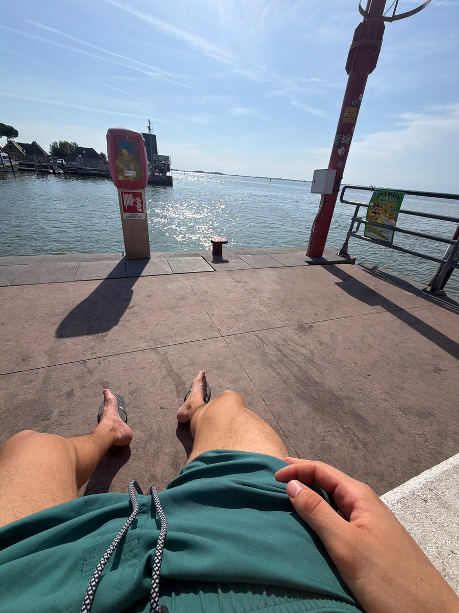 kingdanielsant's tweet photo. vuoi stare sotto le mie suole? scrivimi se hai coraggio😈 #draining #slave #findom https://t.co/Lnhvt7XUcZ