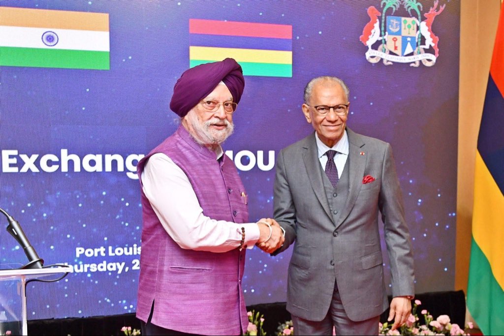 IndianOilcl's tweet photo. As India and Mauritius enter a new era of structured, long-term energy cooperation, IndianOil is proud to take on a key role in translating this landmark G2G framework into action.

Together with State Trading Corporation (STC), Mauritius, IndianOil will work towards long-term business arrangements for petroleum product supplies — while the larger partnership opens new avenues across gas, biofuels, sustainability and emerging energy solutions.

#IndianOil #IndiaMauritius #EnergySecurity #EnergyPartnership #NationFirst

@HardeepSPuri @PetroleumMin @Secretary_MoPNG @neerajmittalias @ChairmanIOCL @sahneyas
