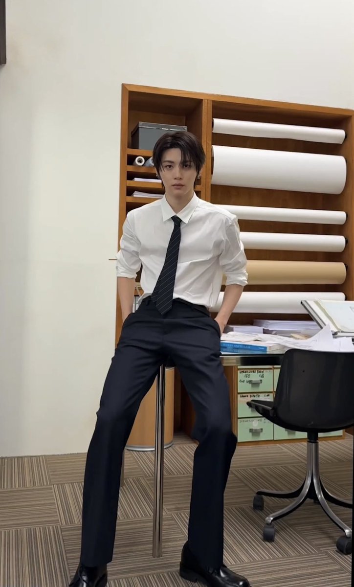mycatdongmin's tweet photo. taesan’s long legs and perfect body proportions…♥︎ https://t.co/1OYfVB6043
