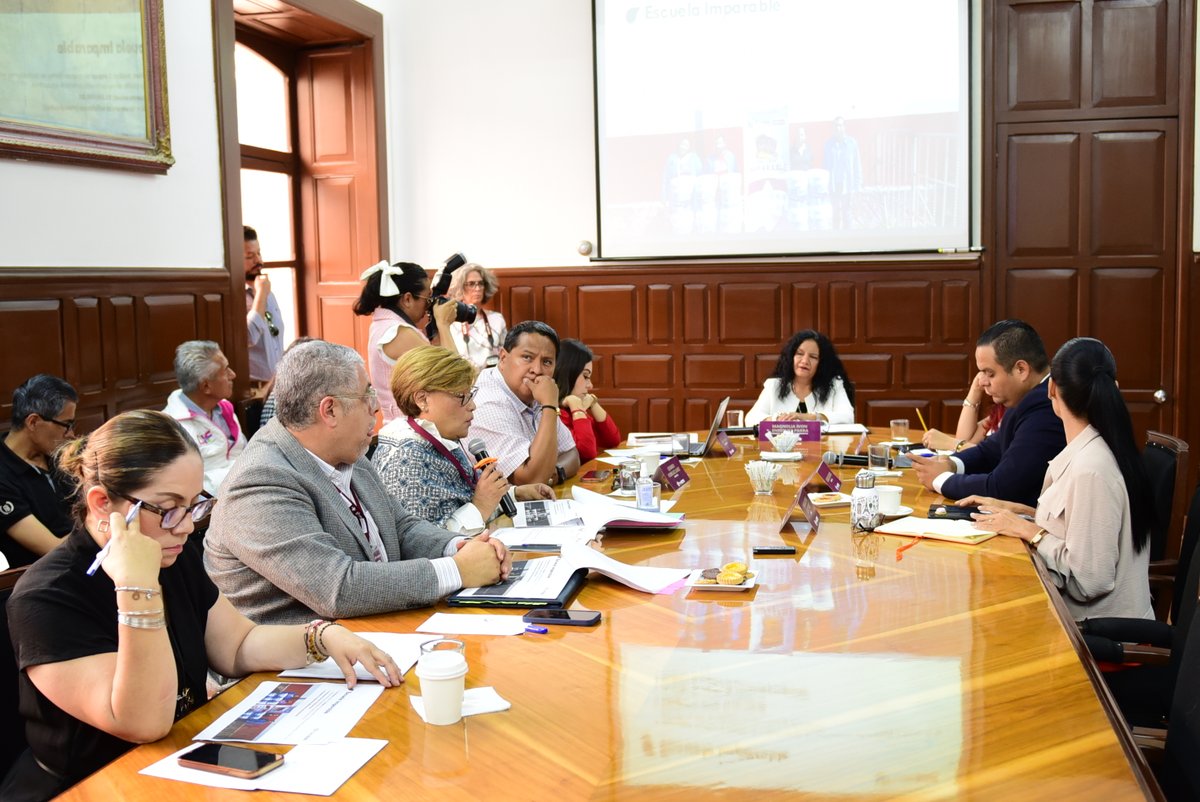 leobardorj's tweet photo. #Entérate 🗣️ | Durante la sesión ordinaria de la Comisión de Bienestar, aprobamos el acta correspondiente al mes de julio y analizamos el informe sobre los programas sociales implementados en lo que va del año, las acciones realizadas como parte de estos y los resultados obtenidos en beneficio de la ciudadanía. 📑

En este ejercicio participaron Norma Hilda Bravo Ramírez, subsecretaria de Desarrollo, Promoción y Vinculación Ciudadana, y Salvador Sánchez Trujillo, subsecretario de Bienestar Social.

Refrendamos nuestro compromiso de dar seguimiento a las acciones destinadas a mejorar la calidad de vida de las familias poblanas. 👨‍👩‍👧‍👦

#PueblaCapital #Bienestar #ProgramasSociales #TrabajoEnComisiones