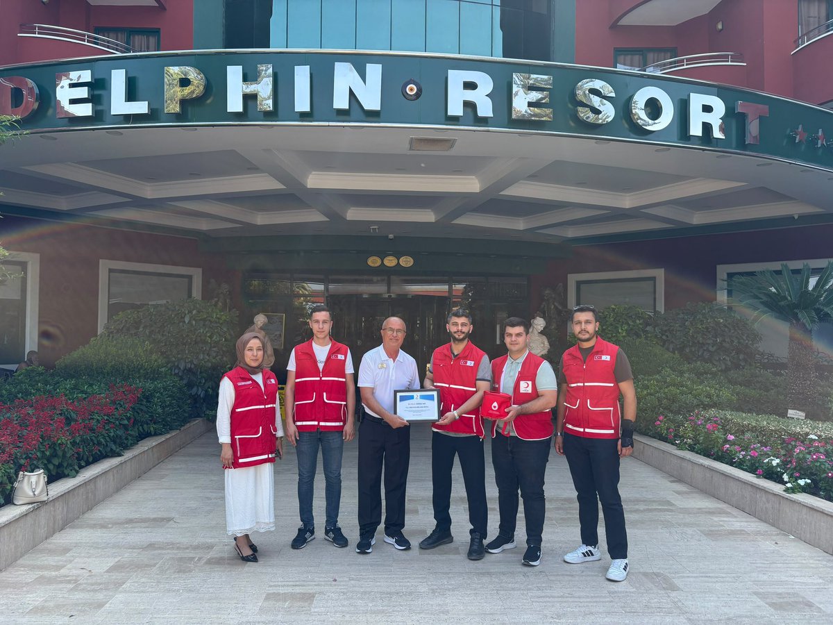 Alanyakizilay's tweet photo. Delphin Deluxe Genel Müdürü Sayın Osman Gönül’e, Sapadere yangını sürecinde Türk Kızılay Alanya Şubemize verdikleri değerli destekler için teşekkür ziyaretinde bulunduk.

Nazik destekleri ve dayanışmaları için teşekkür ederiz. https://t.co/Sz2zDnShrH