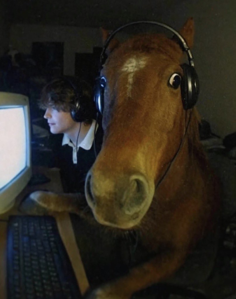 hwttii's tweet photo. eu me sinto exatamente assim toda vez que eu jogo algum jogo novo https://t.co/4SYRKWOpTG