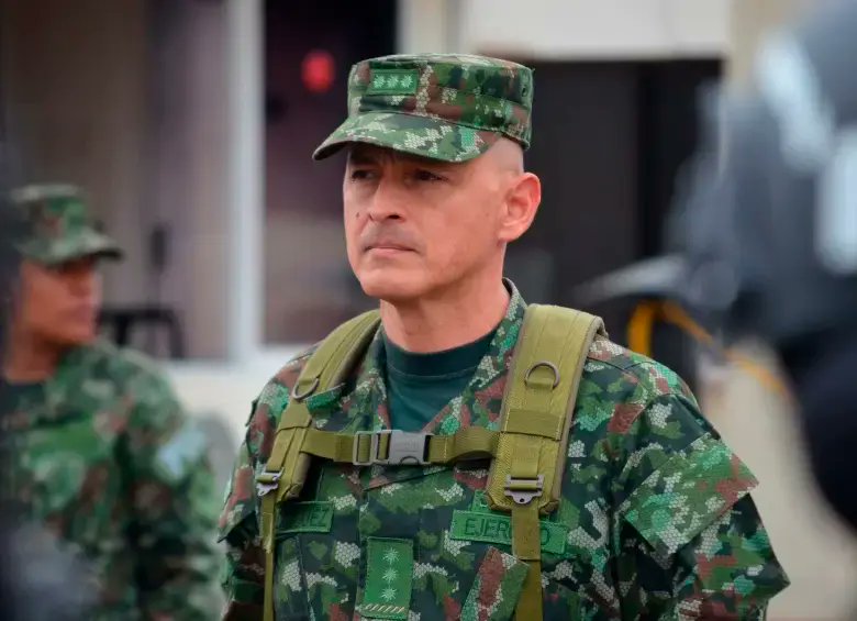 RobinsonMonta64's tweet photo. El nuevo comandante de las fuerzas militares de Colombia   será el general Erick Rodríguez Aparicio, el mismo que sacó el guerrillero drogo de Petro. Se hace justicia con un general de gran experiencia. https://t.co/nPVIWyzlgj