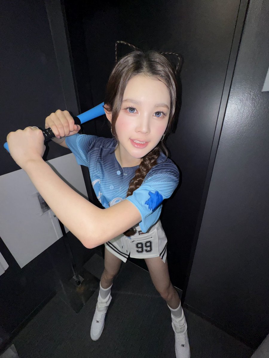 u0nihb's tweet photo. 앜귀여워 고양이 머리를 햇지만 숭이인거 들킬거같은 사진 https://t.co/FjHzBxn4om