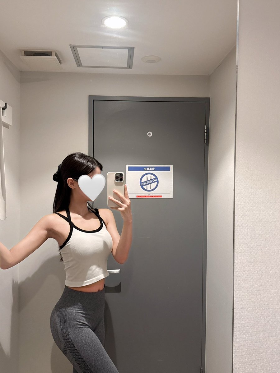 azu_traning's tweet photo. 有酸素だけの日︎︎👍🏻傾斜10速度5-5~6 40分
消費カロリー300 https://t.co/Q0IALP3Hqr