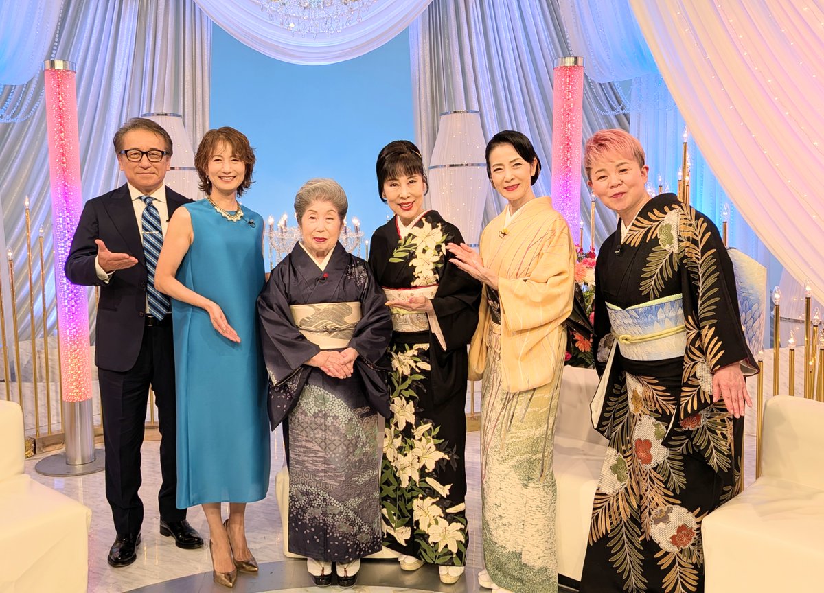 king_enka's tweet photo. 【歌謡界のレジェンド 二葉百合子２時間SP・愛弟子の原田悠里と共演！】  

BS日テレ「歌謡プレミアム」
 9月17日（木）20:00~21:54放送 

「日本の生きる歌謡史」二葉百合子と、 
「二葉組」(原田悠里・坂本冬美・島津亜矢）と感動の競演！！ 

 お楽しみに～！ 
https://t.co/v7jknjXDpX https://t.co/dEX9D2f83p