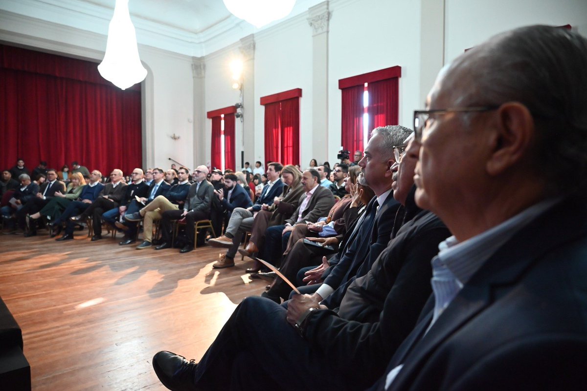 ProdyAmbLaRioja's tweet photo. 🌱🔬 El Ministerio de Producción y Ambiente acompañó la presentación del Plan Estratégico de Ciencia y Tecnología y participó de la Feria con nuestras estaciones meteorológicas! 📡🌦️ https://t.co/v0oJSP2xCP