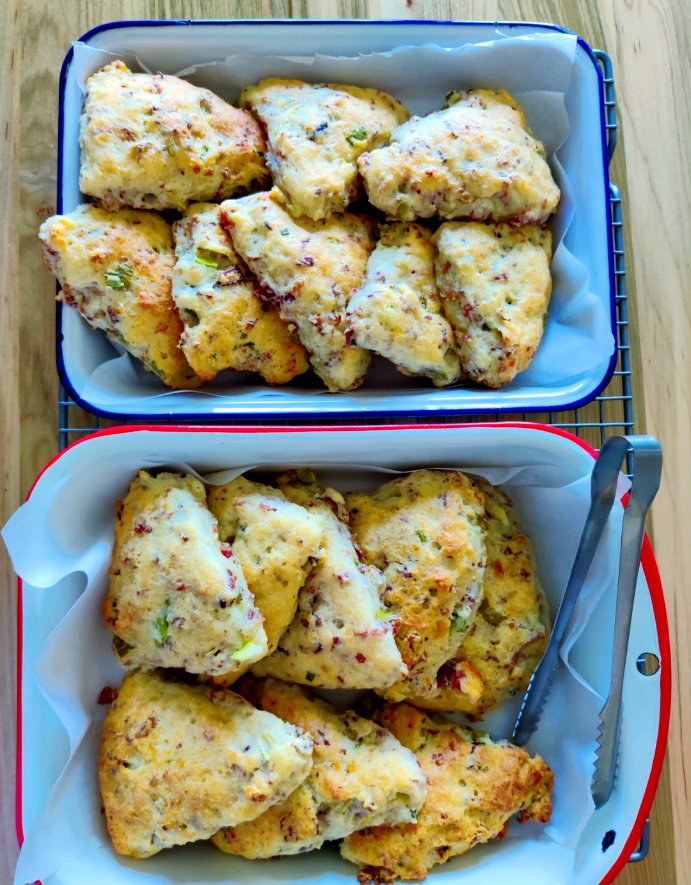 Lucianodaone's tweet photo. Just pulled the fluffiest vanilla scones from the oven—warm, buttery, and topped with a sprinkle of flaky sea salt. Baking small joys on a lazy Sunday hits different!， https://t.co/KxSe9ZO9TF