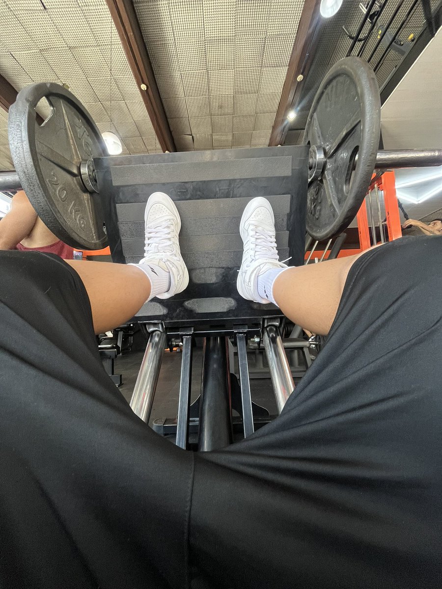 emirrok's tweet photo. debería volver al gim 🥴 https://t.co/fiiyC0Aqwg
