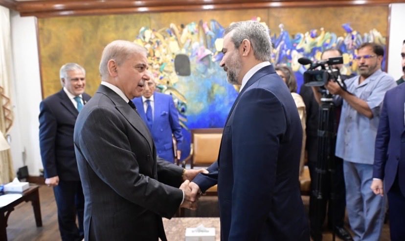 AlmojazX's tweet photo. 🚨🚨 عاجـــــــل 🚨🚨

🇸🇾 🇵🇰| رئيس الوزراء الباكستاني يستقبل وزير الخارجية السوري في إسلام آباد . https://t.co/XHrUjQZIBY