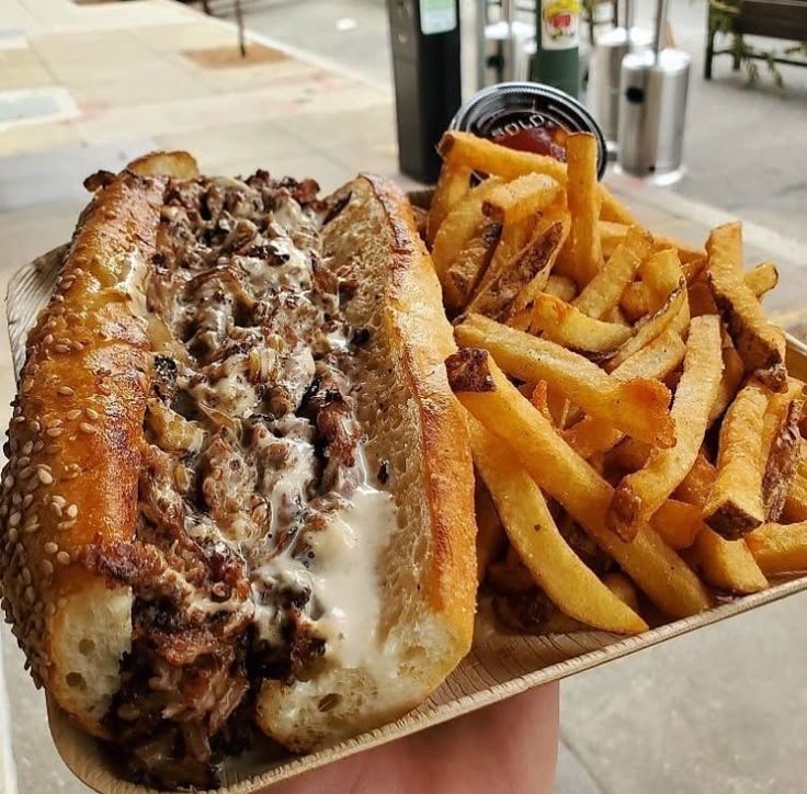 Amazingeye735's tweet photo. Eat or pass? https://t.co/Hm8CjnctBa