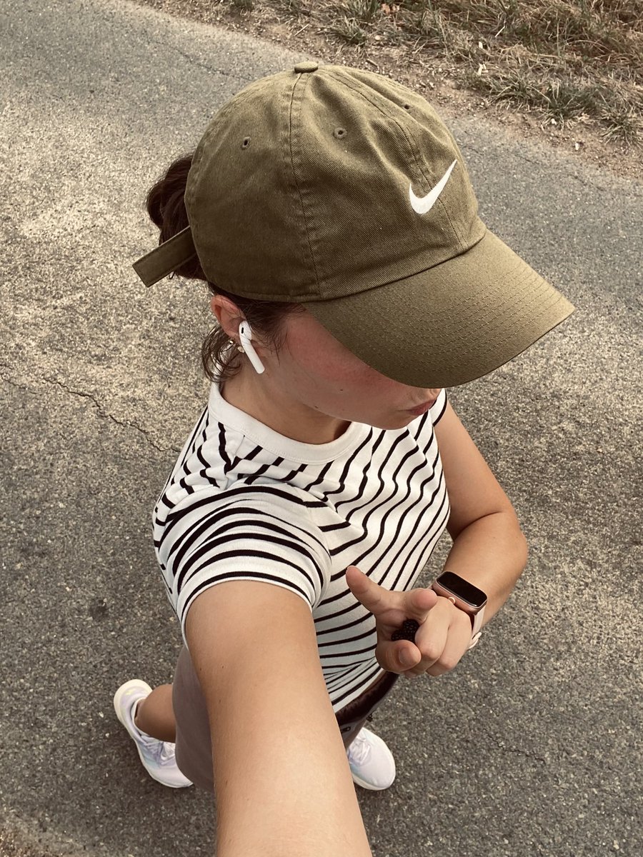 Anaislmrl333's tweet photo. Mes nouvelles chaussures cours plus vite que moi 🥵 https://t.co/tNUR4yjUiL