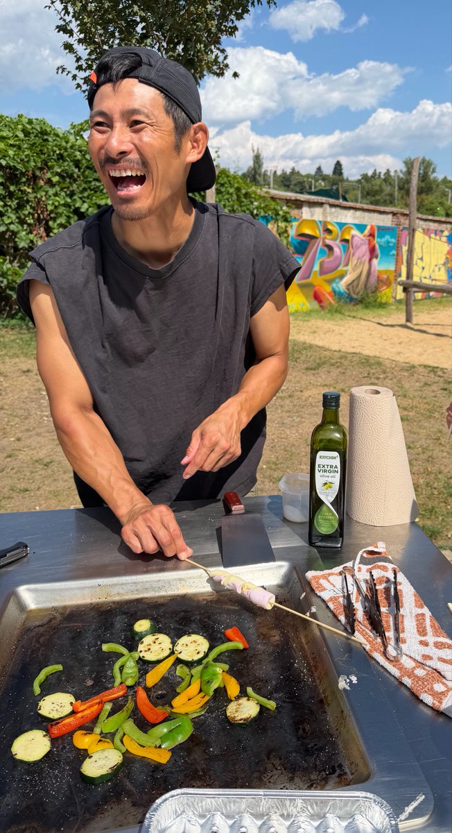 HiroakiGoto1's tweet photo. 息子の誕生日に焼肉をしてくれる荻野貴司選手。ありがとうございました！ https://t.co/vZOungf5QO