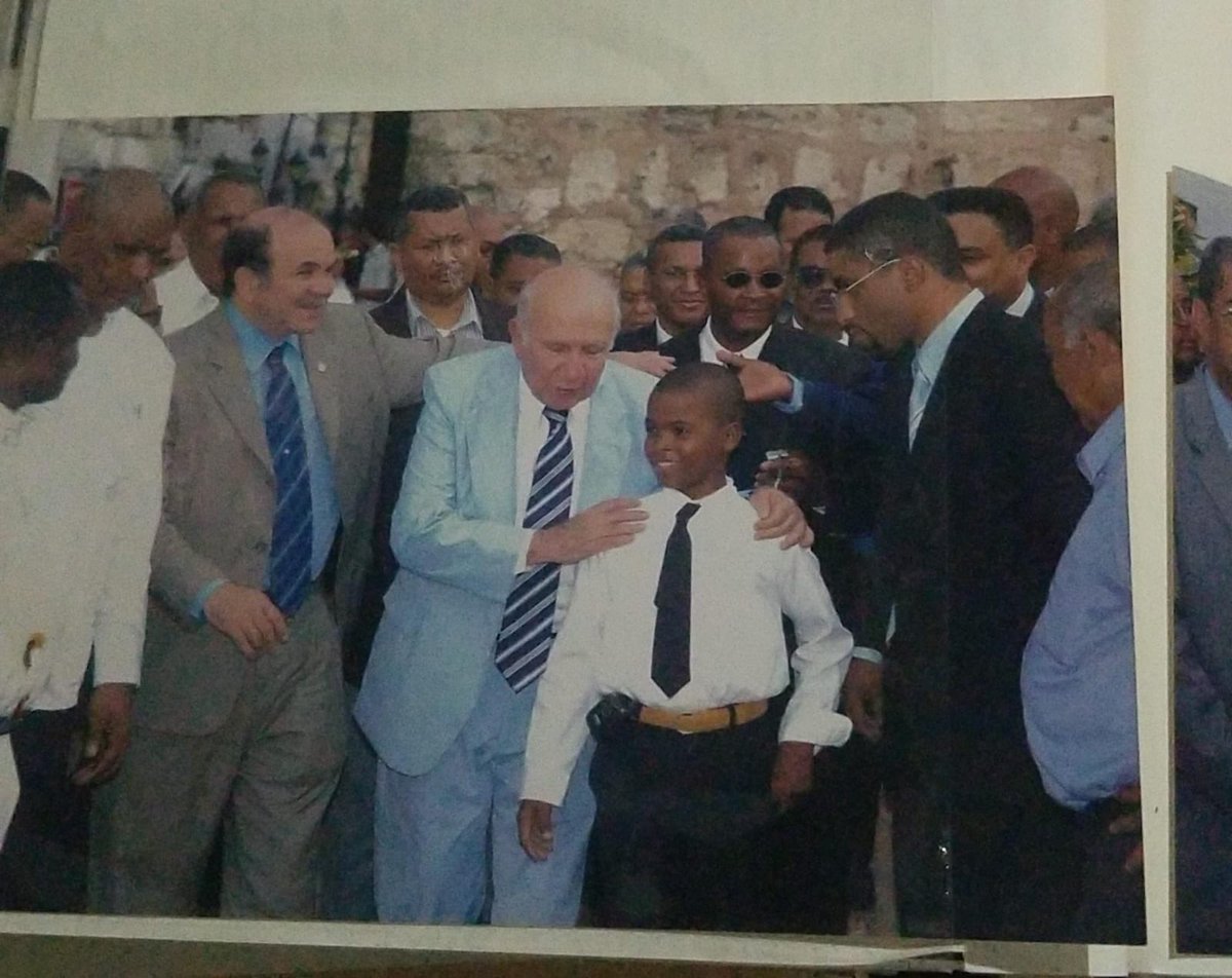 SantosLiriano's tweet photo. No soy de reseñas tipo: “jueves de TBT”, pero este es un real y vale conmemorarlo!
Aquí, recién cumplida la mayoría de edad, en La Puerta del Altar de La Patrcia con el Dr.: Marino Vinicio Castillo #vincho, @pelegrinc y otros hermanos de la @redes_FNP.
#vinchos https://t.co/LQD00PnnPJ