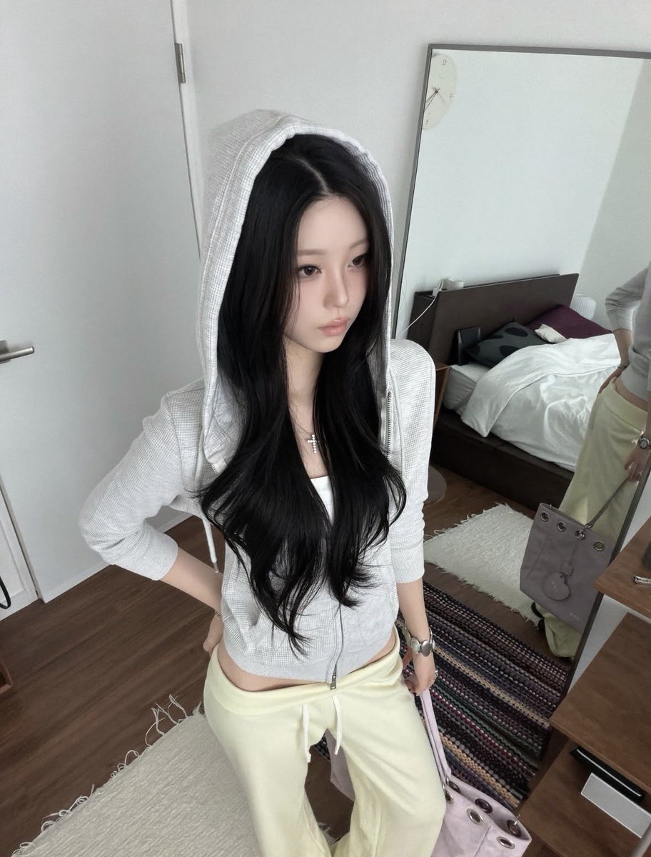 NakakitaBona's tweet photo. 화제의 블랙업 신상
오, 이쁘네 이정도상태엿는데
이 사진 보고 🤩<<일케됨
저도 이 조합으로 따라 입겟습니닿 https://t.co/v81eJEzPWx
