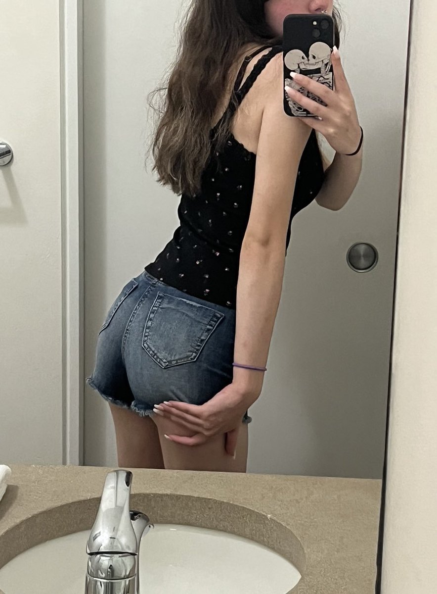 brattplay's tweet photo. Shorts are alittle too long, what do u think?🙈
#petite #brat #nsfw #nsfwtwtًً  #promotwt https://t.co/es0xQLlS3q