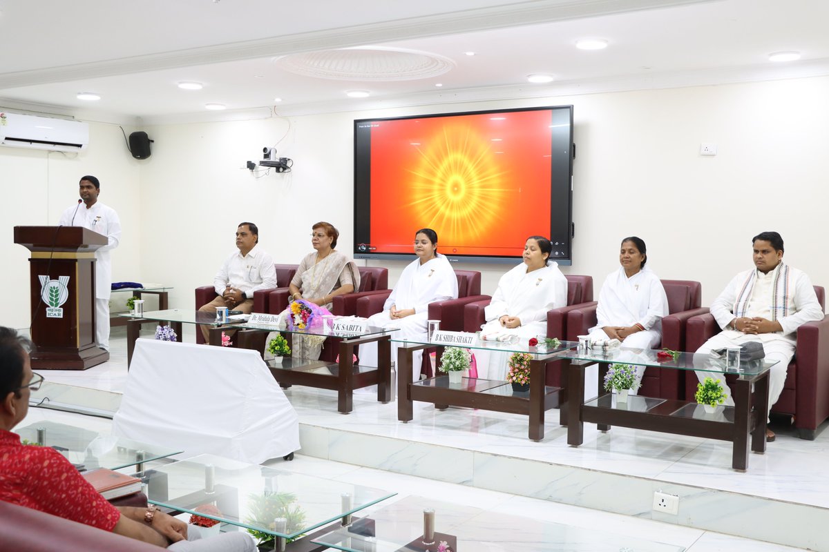 icar_ciwa's tweet photo. @ICAR_CIWA, in association with Prajapita Brahma Kumaris Ishwariya Vishwa Vidyalaya, organized #NashaMuktBharatAbhiyan, inspiring youth &amp; students across India to pledge for an Addiction-Free Bharat. Pledge ceremony held alongside #RakshaBandhan celebrations. https://t.co/kpBpbSEW4z