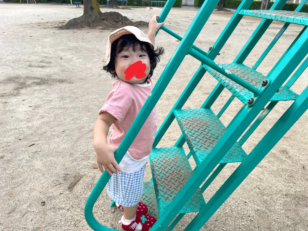 haruma0603's tweet photo. みんな暑い中お疲れ様っ
さてさてこれは誰でちょぉw

私じゃないからっw

娘はこんなにおっきくなったよ☺️
顔の大きさ負けましたw
活発過ぎる💕 https://t.co/af5mQBvtYK