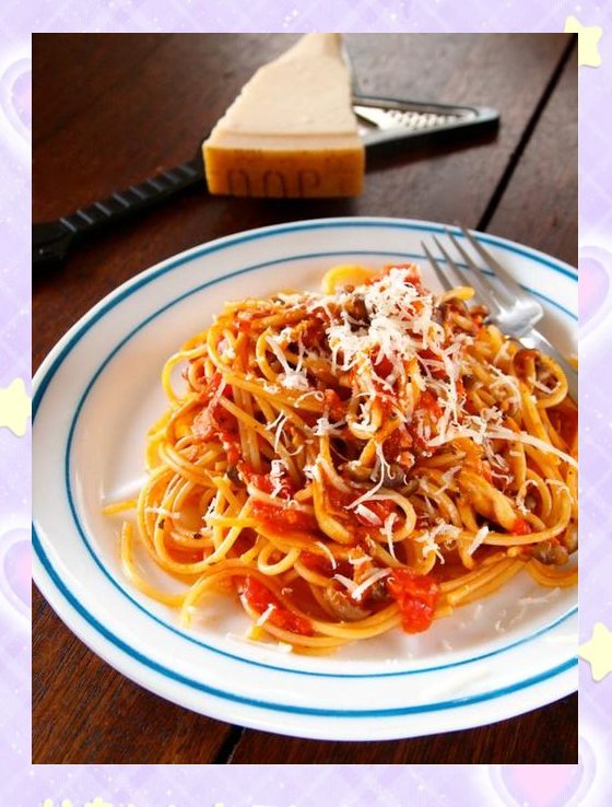 Rovil22's tweet photo. Cozy weekend dinner: homemade tomato pasta with fresh basil and a sprinkle of parmesan — simple, warm, and absolutely delicious ， https://t.co/RDIdRpa7Wr