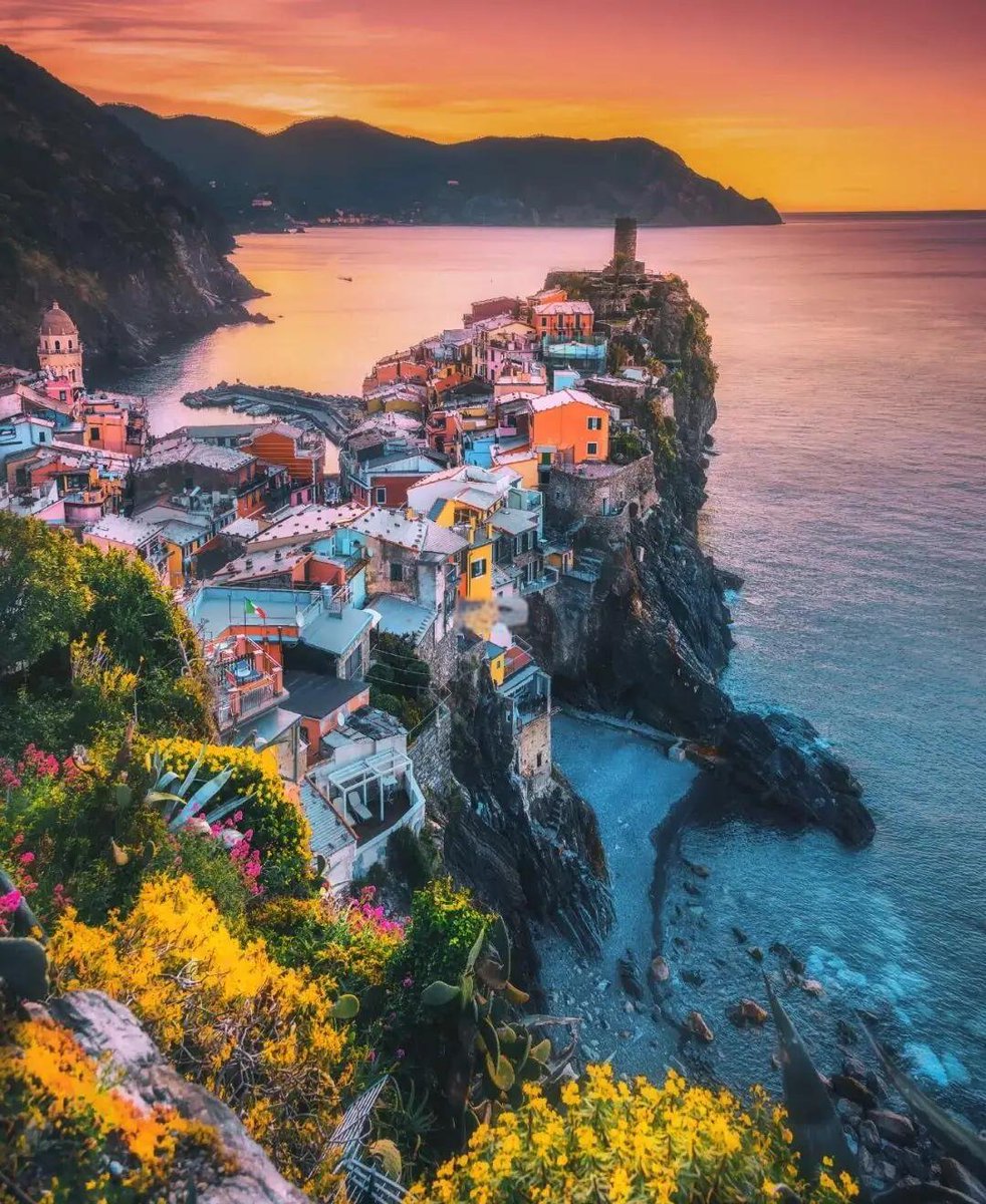st_sxo's tweet photo. Just watched the golden sun sink beyond the Mediterranean, with the scent of salt and jasmine in the air—this small coastal town has stolen my heart https://t.co/7EQwPcUn71