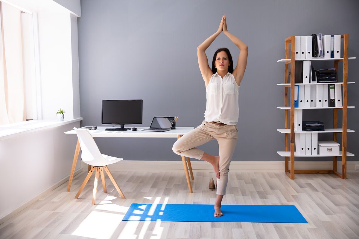 LupitaStombaugh's tweet photo. Small daily moves = big health wins! 10-min stretching breaks every 2 hours keep energy up and tension down. Your body will thank you!， https://t.co/0uA9LYEcsx