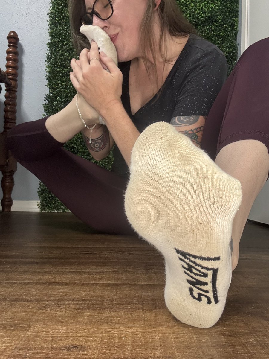 LillyRedsole's tweet photo. I love to see how my feet smell after a long day 
Do you want to sniff my stinky socks? https://t.co/N50GH65Cpu