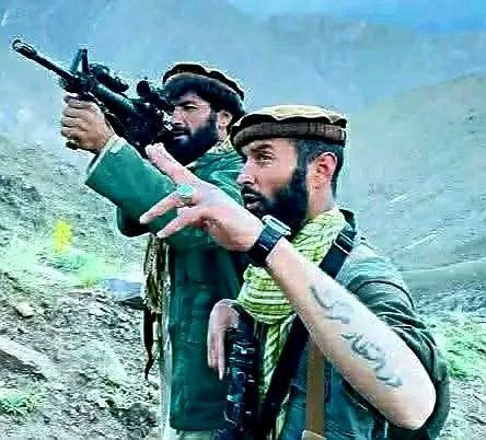 ABarekzayi22095's tweet photo. اہم
سکیورٹی فورسز نے شر و فساد کے ایک گروہ کے مشہور کمانڈر «حسیب قوای مرکز» کو ہلاک کر دیا۔
تفصیلات بعد میں... https://t.co/rrAtWTYvsb