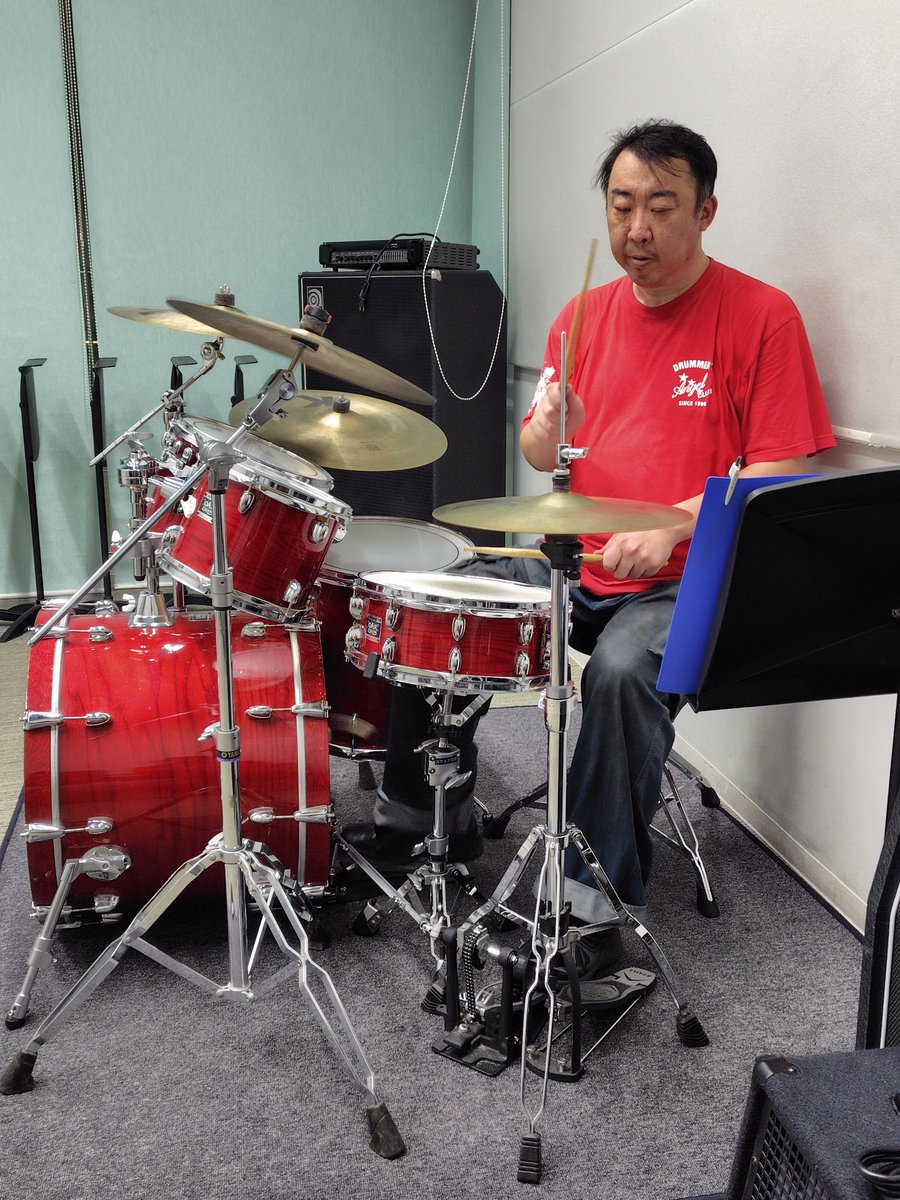 angelgojyu's tweet photo. 今日もドラムレッスン無事終了！！

夜もまだまだ暑いね〜！！

キンキンに冷えた
美味い夜飯食べたい！！

がはははは〜！！

バイクで帰れば
体温も下がるな！！

#ドラムレッスン
#ドラム
#ANGELGOJYU
#エンジェルゴジュウ
#ANGELDRUMMERSCLUB
#GUERRILLAGANG
#BURGLAR https://t.co/XZ2GB41fpD