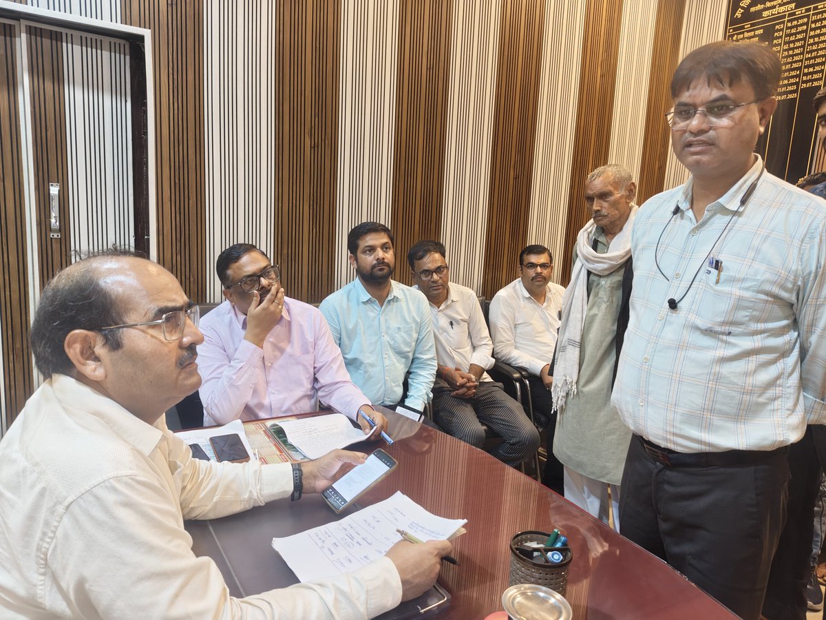 SDMBILGRAM's tweet photo. आज जन शिकायतों के त्वरित निस्तारण की शासन की मंशानुरूप तहसील बिलग्राम(हरदोई )में जन सुनवाई के दौरान कुल 12 शिकायतें प्राप्त हुईं, जिनके त्वरित निस्तारण हेतु सम्बंधित अधिकारियों को निर्देश दिये गए।
@CMOfficeUP
@InfoDeptUP
@UPGovt @dmhardoi https://t.co/fykzo8BNib