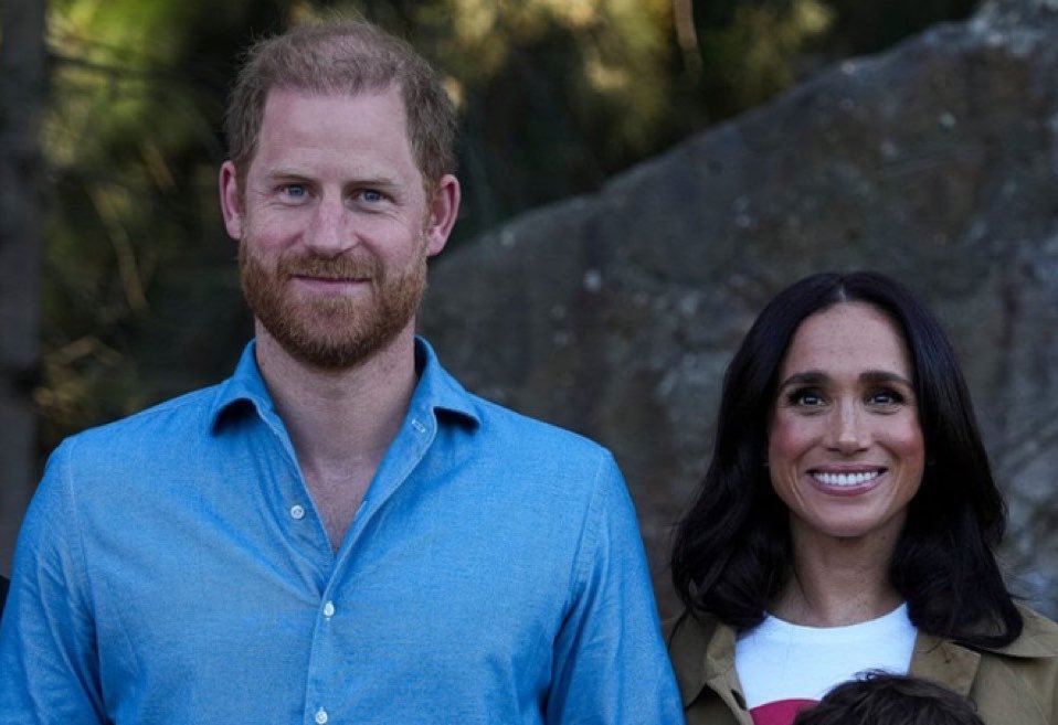 amuse's tweet photo. UK: Thank you for agreeing to take Harry and Meghan back, the people of America will forever be in your debt. https://t.co/1S2Gonvc4Z