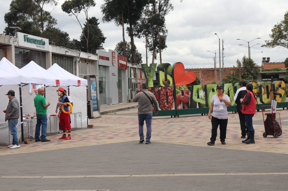 CorabastosSA's tweet photo. 🌿✨ ¡La Feria de Emprendimientos llega a Corabastos!

En alianza con la Alcaldía Local de Kennedy, vamos hasta el 25 de agosto disfruta en la plazoleta principal de Corabastos una feria llena de turismo, gastronomía, cultura y emprendimiento.

🎭 Más de 25 emprendimientos https://t.co/po4Ww4aEa7
